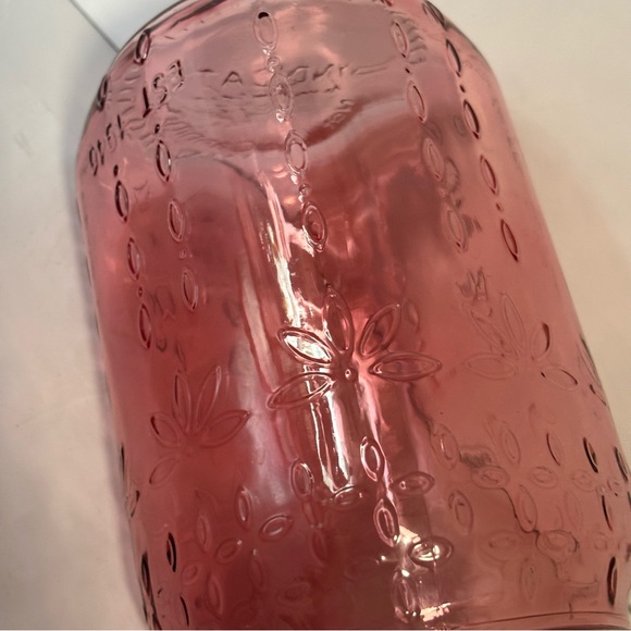 SYNDIOATE Pink Qt Jar with handmade needlepoint top gift jar NWOT - Picture 5 of 8